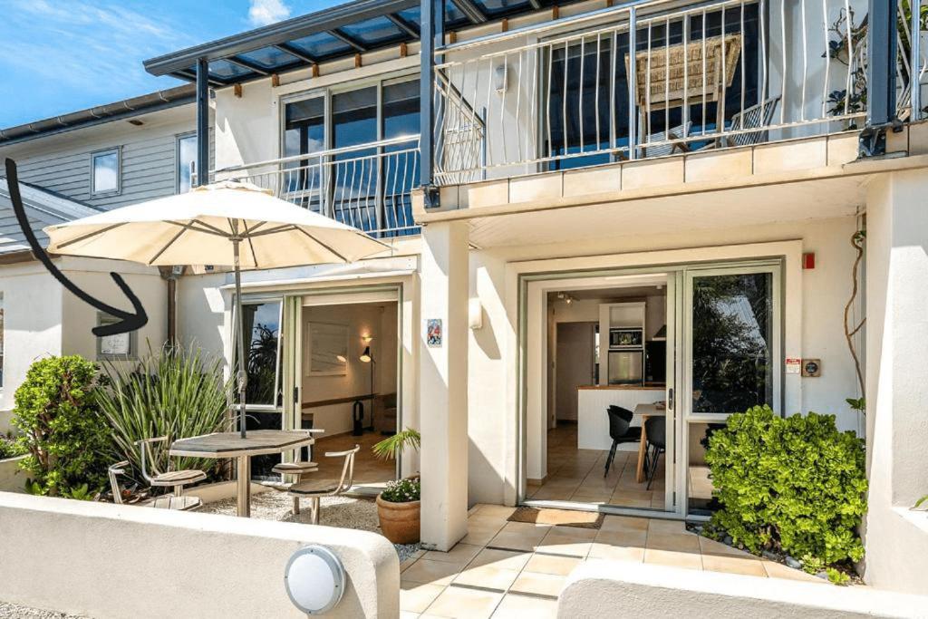 Waiheke Island - Onetangi Beachfront Apartments Exterior photo