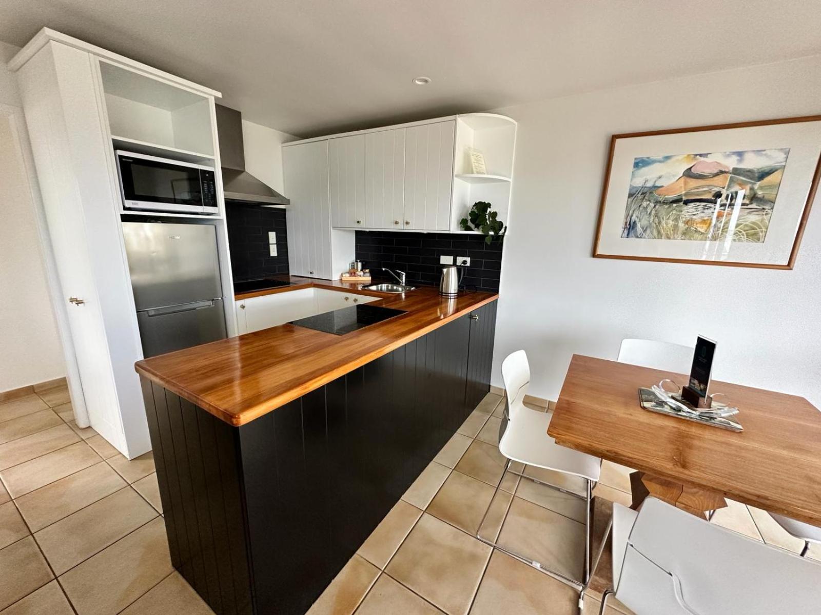 Waiheke Island - Onetangi Beachfront Apartments Exterior photo