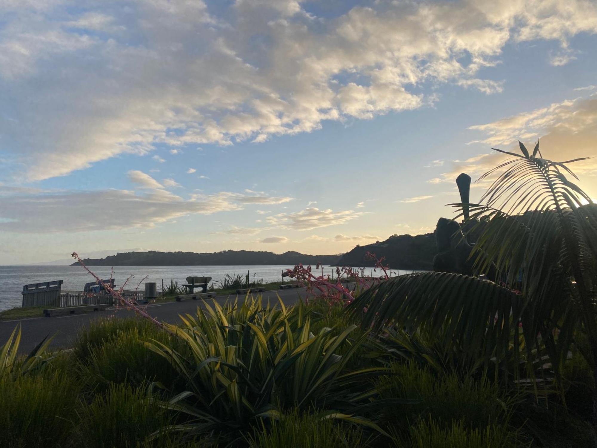 Waiheke Island - Onetangi Beachfront Apartments Exterior photo